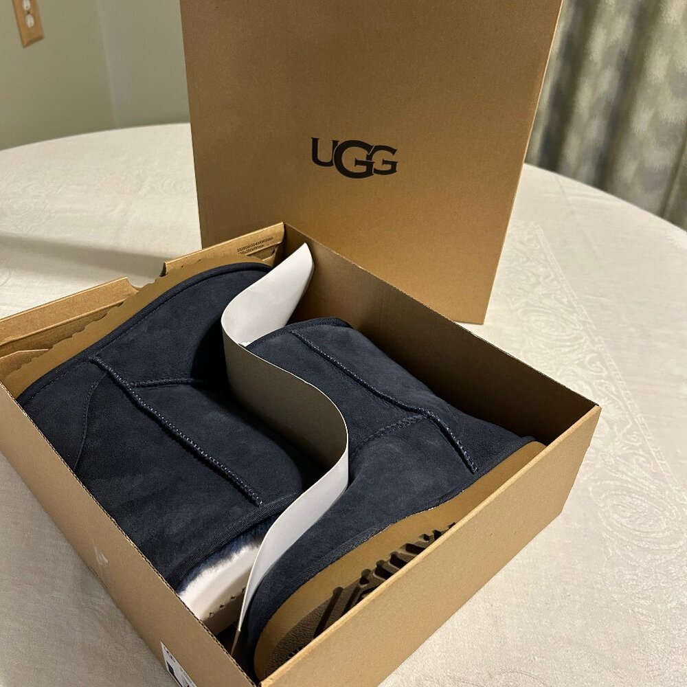 UGG Classic Short II Navy, Size 7 NEW IN BOX
